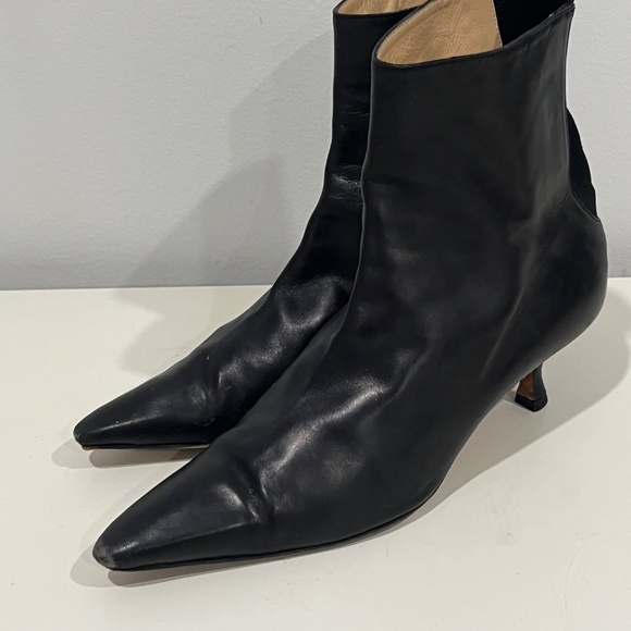 MANOLO BLAHNIK Black Leather Pointed Toe Kitten Heel Ankle Bootie EU38.5 US 8.5 - Picture 5 of 10